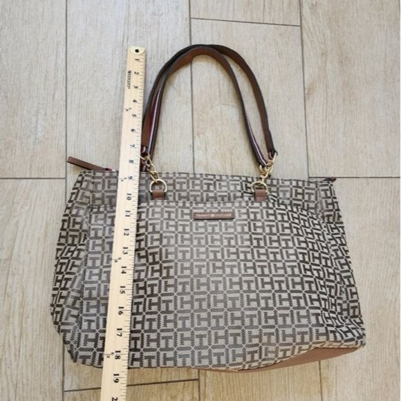 Tommy Hilfiger Monogram Chain Strap Tote Beige - Picture 5 of 13